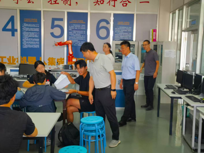 新学期开学首日学校领导带队开展教学督导巡视