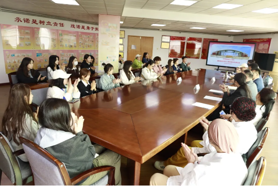 【校闻快讯】我校举行少数民族学生座谈会