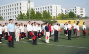 迎国庆山河锦绣 育青年使命铿锵 —— 我校举行2025年国庆节升旗仪式