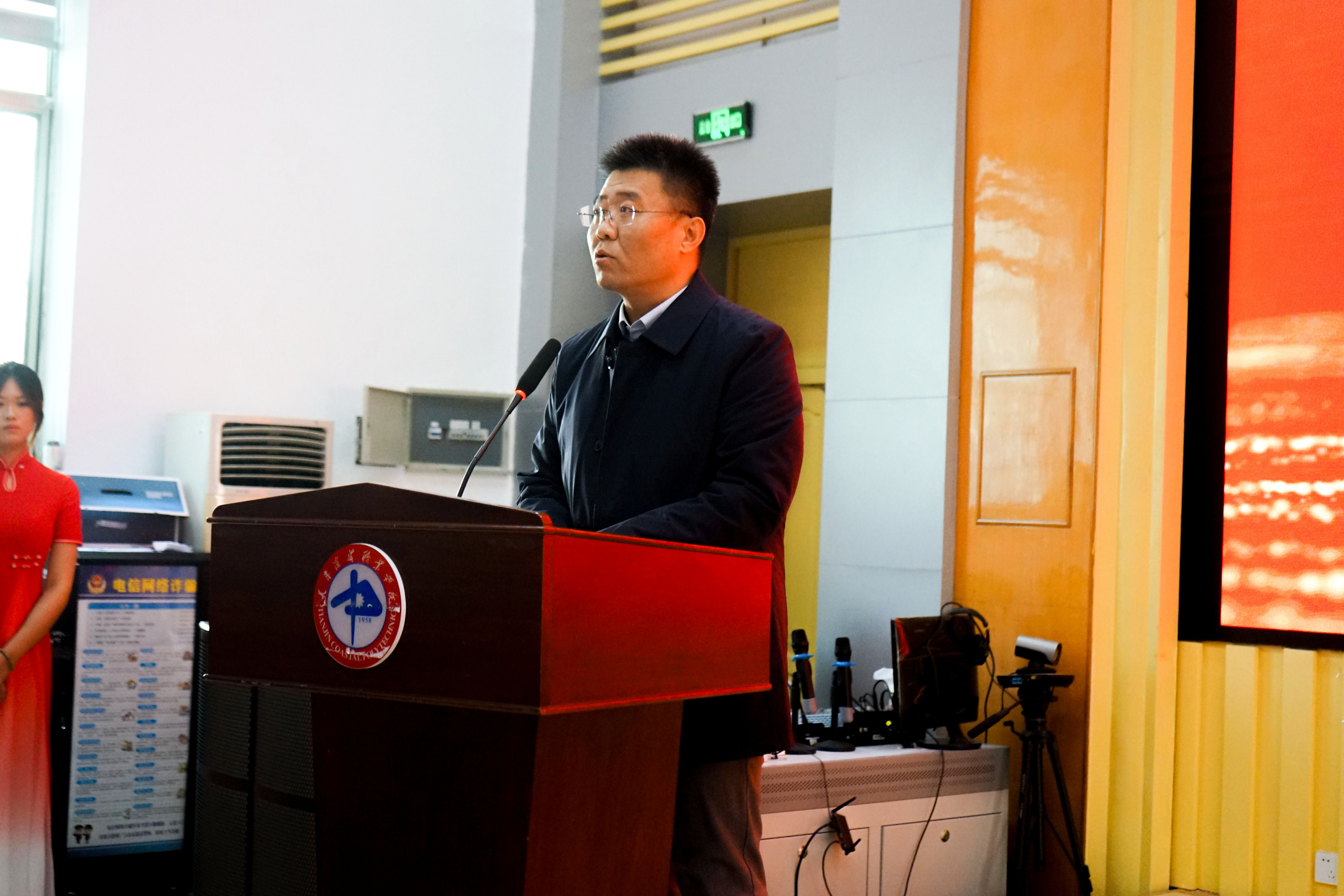 副校长何晓铭汇报学校传统文化建设工作