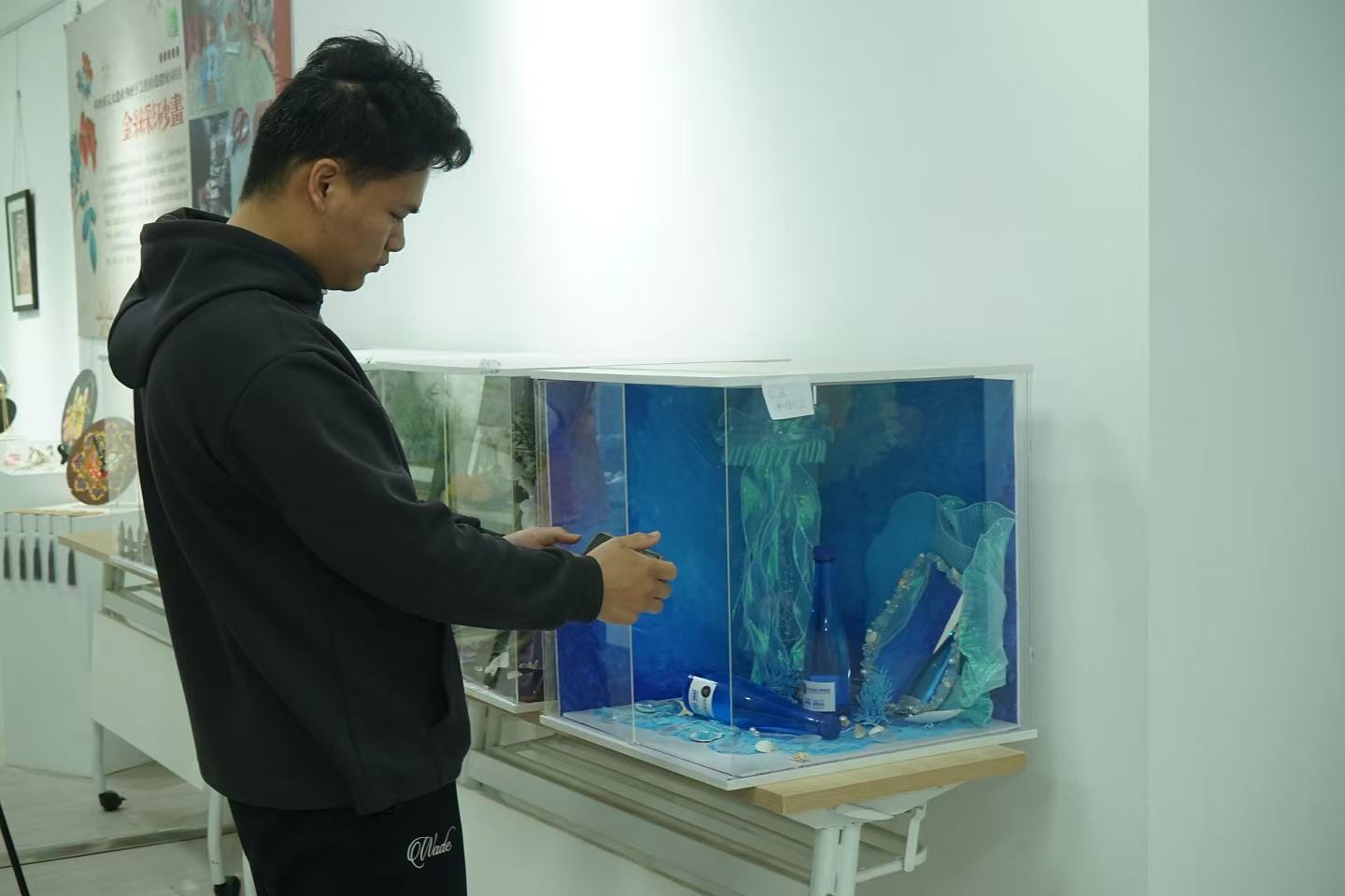 图4-5师生参观展厅5