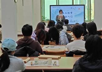 落笔生花，笔墨传廉——图书馆联合智能制造学院共同举办书法文化体验活动